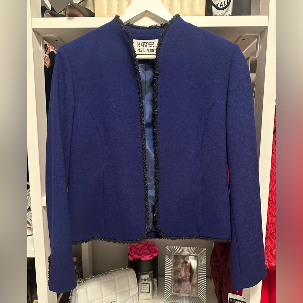 Kasper Women's 2 Piece Petite Suit - Skirt and Jacket NWT
